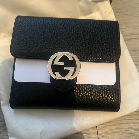 ✨POSH LIVE GIVEAWAY ✨BOUGHT AT THE GUCCI STORE IN  ITALY GUCCI WALLET - Picture 7 of 8